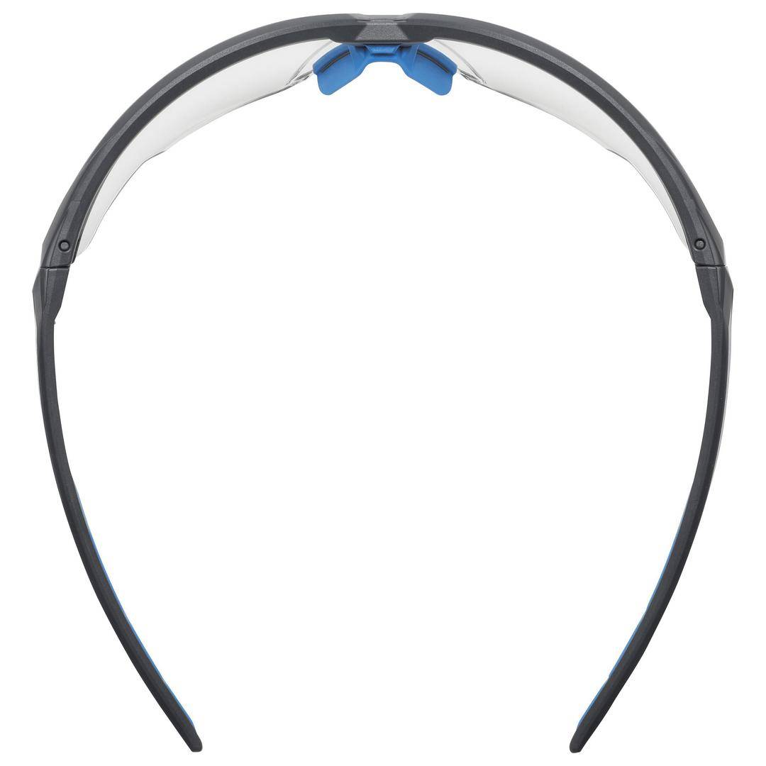 Lunettes de protection présentées de dessus, branches noires, support nasal bleu, verres transparents ; adaptées à la sécurité au travail ou dans le sport.