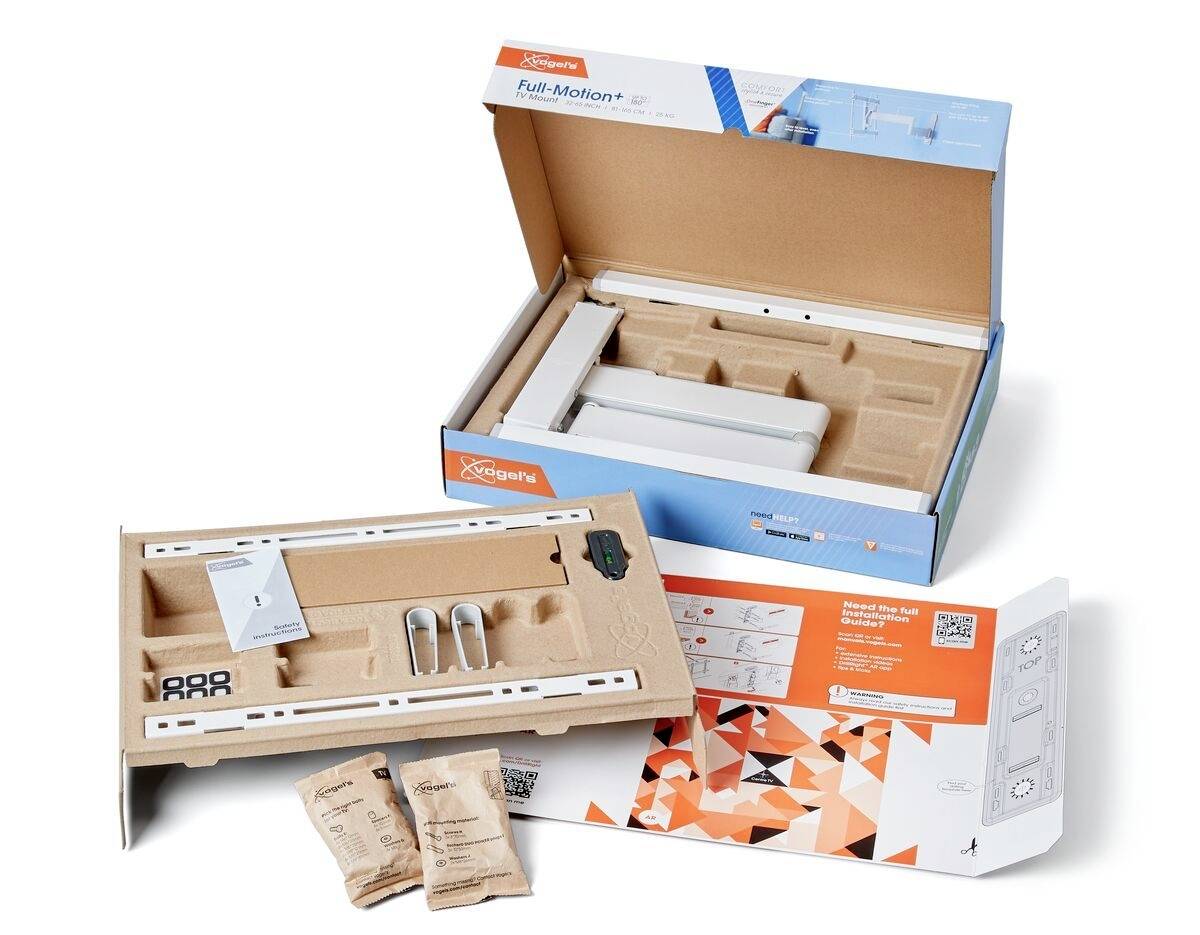 L'emballage d'un support mural TV Full-Motion montre le contenu : support mural, vis, manuel de montage et matériaux d'emballage.