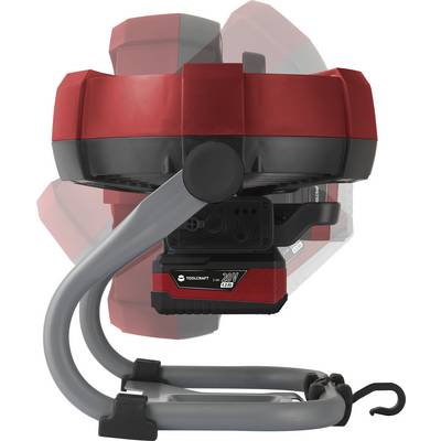 Un ventilateur portable rouge avec mécanisme d'oscillation monté sur un socle gris, adapté pour un environnement d'atelier.