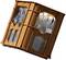 Une caisse marron contenant plusieurs bouteilles en plastique transparentes remplies d'eau.