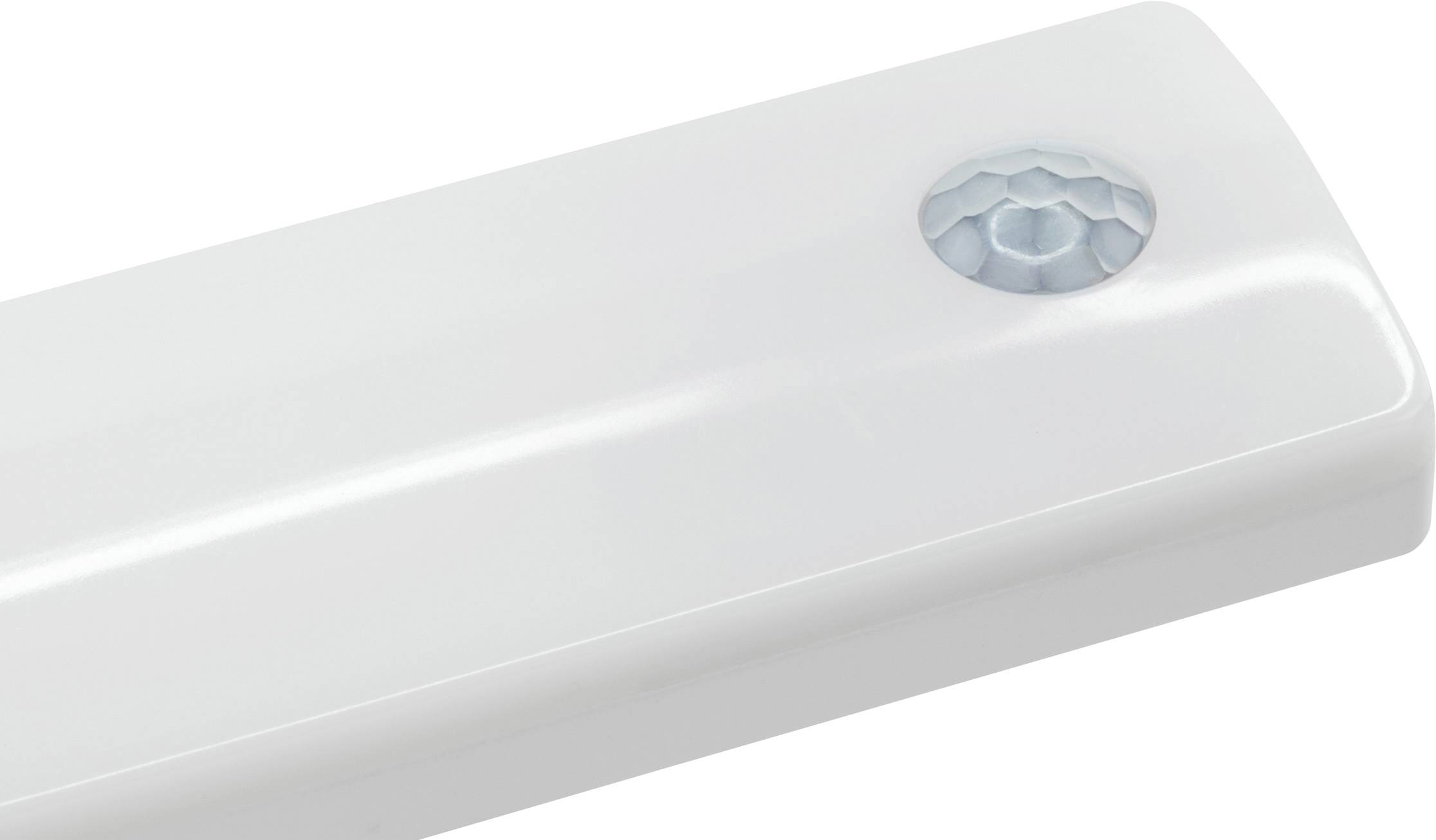 Un capteur blanc rectangulaire avec une lentille en forme de nid d'abeille sur sa surface supérieure, probablement un détecteur de mouvement.