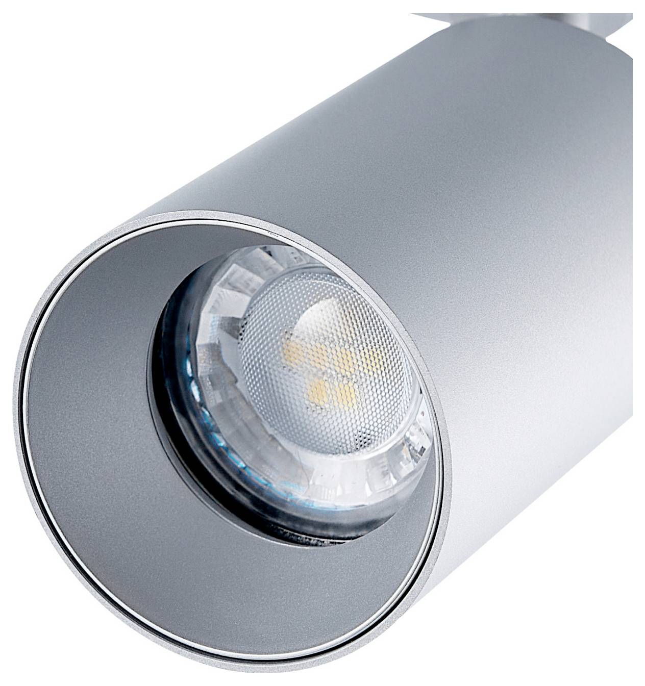 Gros plan d'un spot sur rail cylindrique argenté avec une ampoule LED encastrée, sur fond blanc.