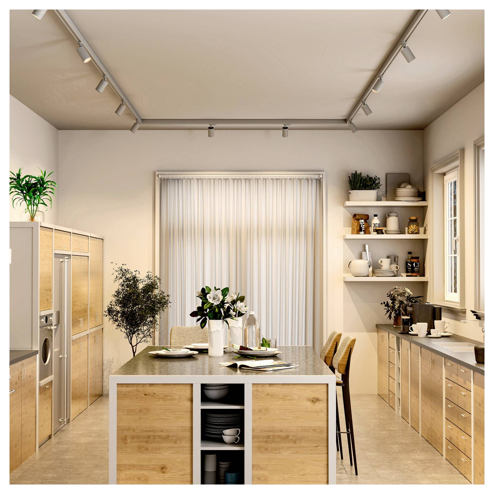 Cuisine moderne et lumineuse avec îlot central, armoires en bois, tabourets de bar, grands stores aux fenêtres, étagères et plantes en pot.