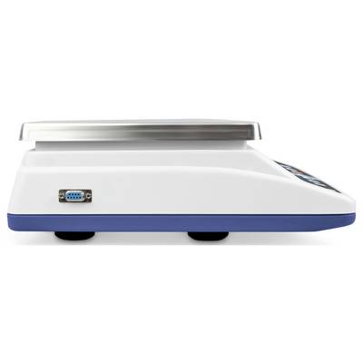 Balance électronique en vue latérale avec un socle bleu, une plateforme en métal et un connecteur sur le côté.