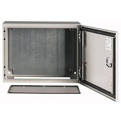 Armoire métallique à porte ouverte, montrant une surface intérieure grise et lisse, avec un fond amovible. Adaptée pour les composants électriques.