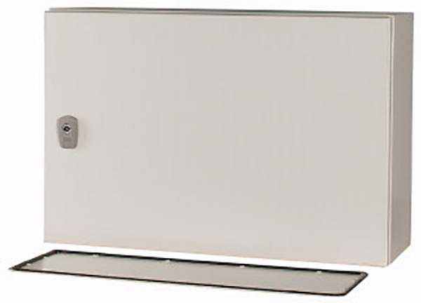 Boîtier métallique avec serrure fermée et porte retirée sur la face inférieure, adapté pour les installations électriques.