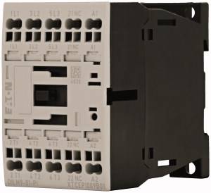 Un contacteur électrique avec plusieurs bornes pour circuits de commande et de puissance, adapté aux applications industrielles.
