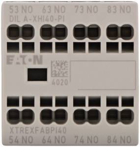 Un bloc de plastique avec plusieurs connexions rectangulaires et portant l'inscription 'EATON'. D'autres marquages sont des chiffres et des lettres.