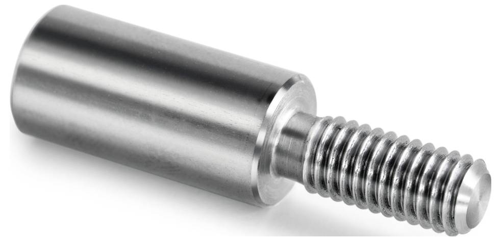 Vis métallique à tête cylindrique et filetage, en matériau brillant, sur fond blanc.