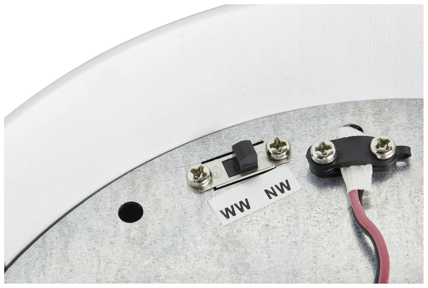 Un interrupteur rond métallique présente deux positions : « WW » (Blanc chaud) et « NW » (Blanc neutre), relié à un câble.