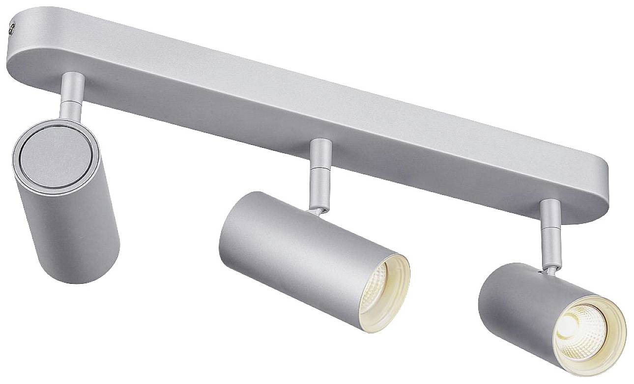 Lampe de plafond argentée avec trois luminaires cylindriques réglables projetant une lumière dirigée vers le bas.