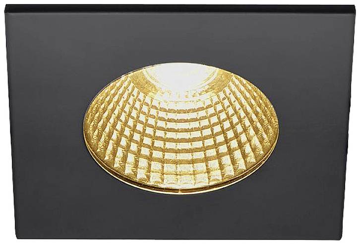 Un luminaire de plafond carré noir avec un réflecteur doré en forme de nid d'abeille qui diffuse une lumière chaleureuse.