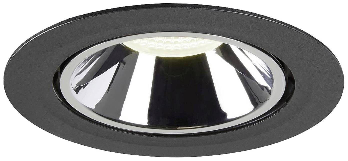 Luminaire encastré avec un cadre noir et un intérieur argenté. La source lumineuse rayonne vers le bas et est intégrée dans un plafond.