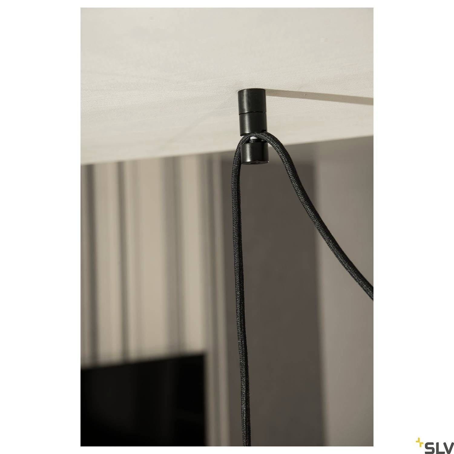 Un câble noir pend du plafond, une partie étant fixée au plafond. L'arrière-plan est flou.