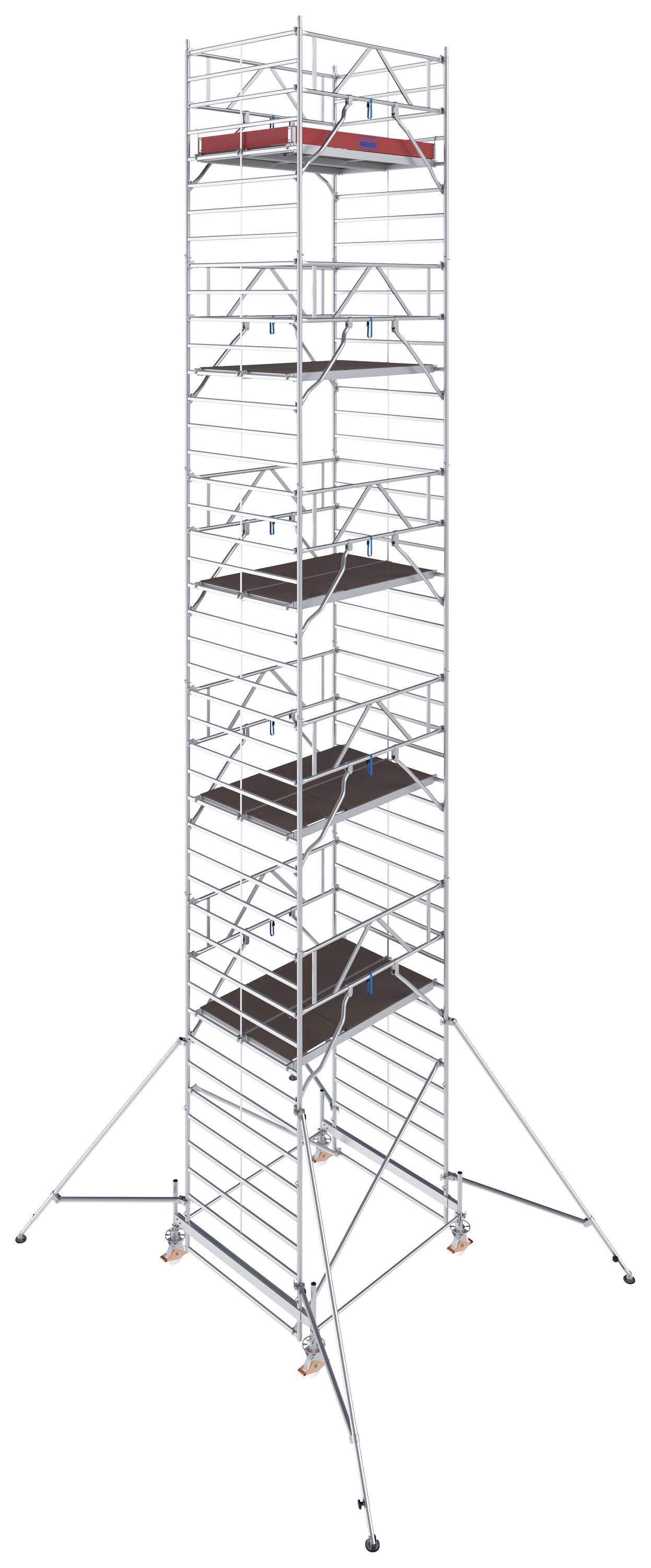 Un échafaudage élevé avec plusieurs plateformes et contrefiches, adapté aux travaux de construction ou de rénovation en hauteur.