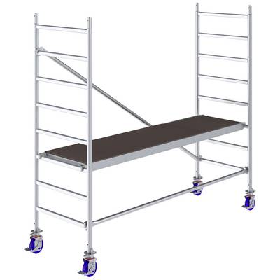 Un échafaudage en aluminium monté sur quatre roulettes présente une plateforme de travail en hauteur. Il est équipé d'échelles avec plusieurs échelons de chaque côté.