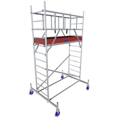 Un échafaudage roulant argenté avec une plateforme rouge et des roues bleues, adapté aux travaux en hauteur.