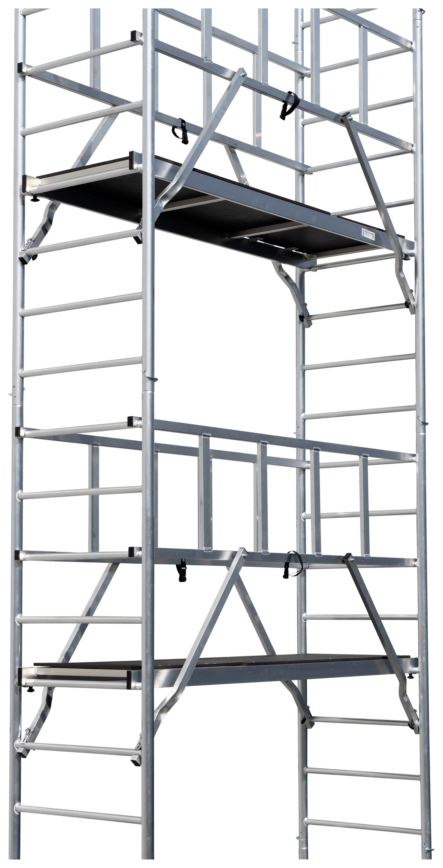 Un échafaudage en aluminium haut, équipé de deux plateformes et d'échelles des deux côtés. Il sert de plateforme de travail pour des travaux de réparation ou de peinture.