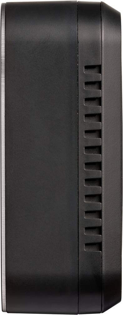 Objet noir rectangulaire vu de côté, présentant des fentes d'aération. Probablement un appareil électronique.