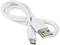 Un câble USB blanc avec un connecteur Micro-USB d'un côté et une fiche USB-A standard de l'autre.