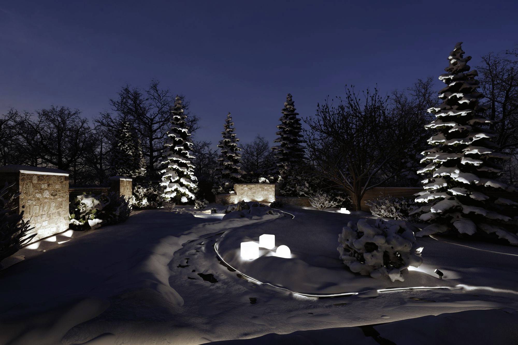 Véranda de nuit, éclairée par des lumières chaleureuses. Des arbres et des arbustes couverts de neige créent une atmosphère calme et paisible.