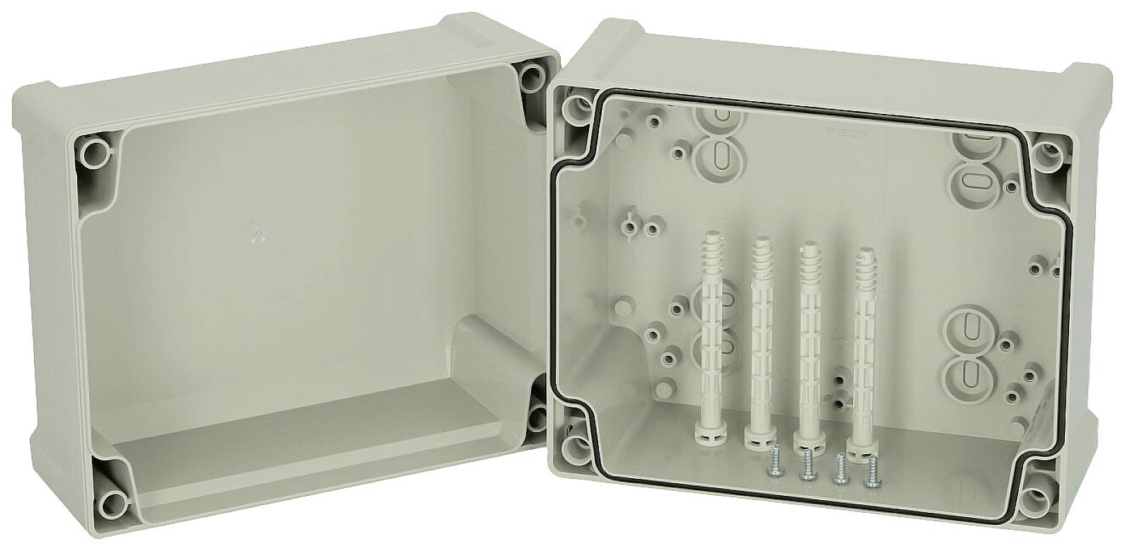 Boîte de dérivation grise ouverte en plastique, contenant quatre chevilles et vis à l'intérieur. Convient pour les installations électriques.
