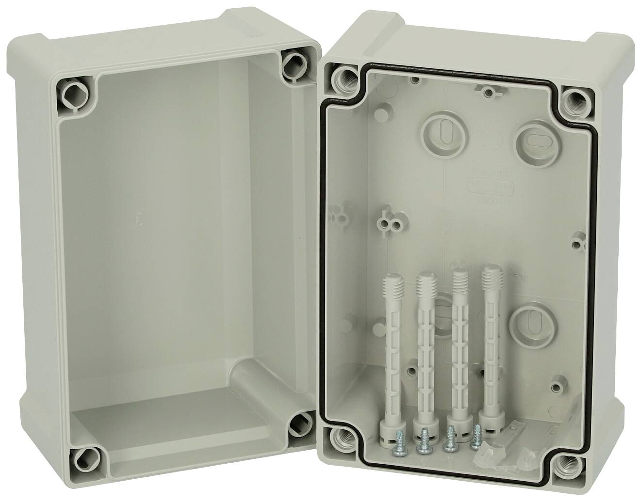 Un boîtier électronique blanc rectangulaire en plastique avec un couvercle amovible, montrant l'intérieur vide et quatre vis verticales.