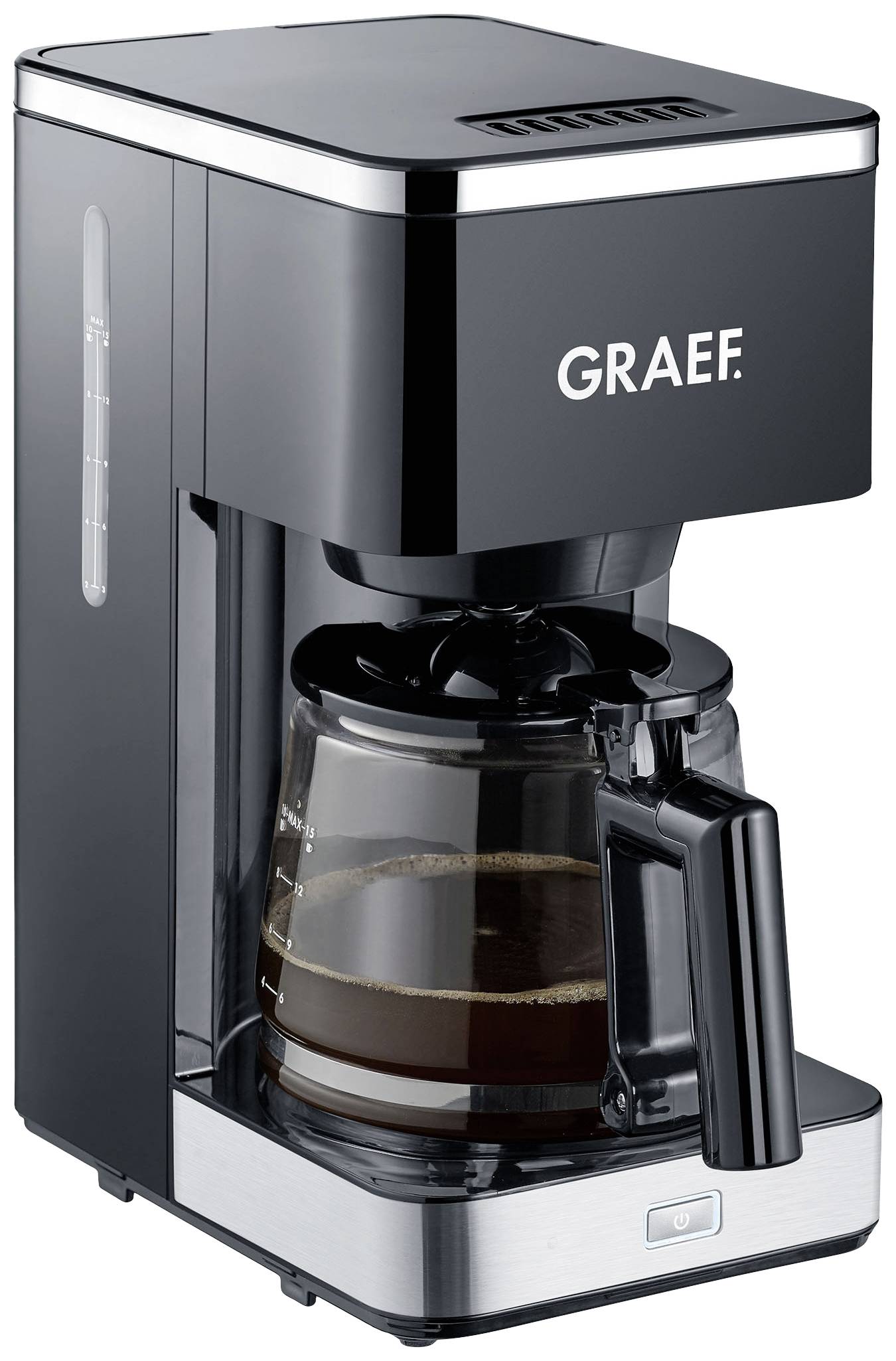 Une machine à café noire avec une carafe en verre remplie de café est posée sur un plan de travail de cuisine. Sur la machine est inscrit 'Graef'.