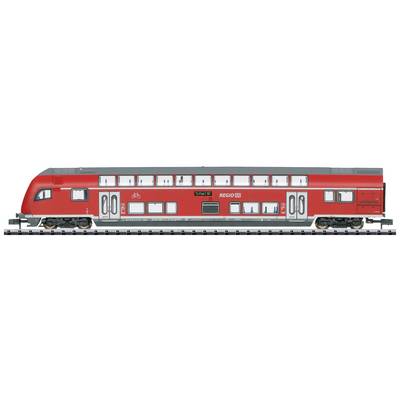 Un train à deux étages rouge de la Deutsche Bahn sur une section de voie ferrée. Plusieurs fenêtres et portes sont visibles.
