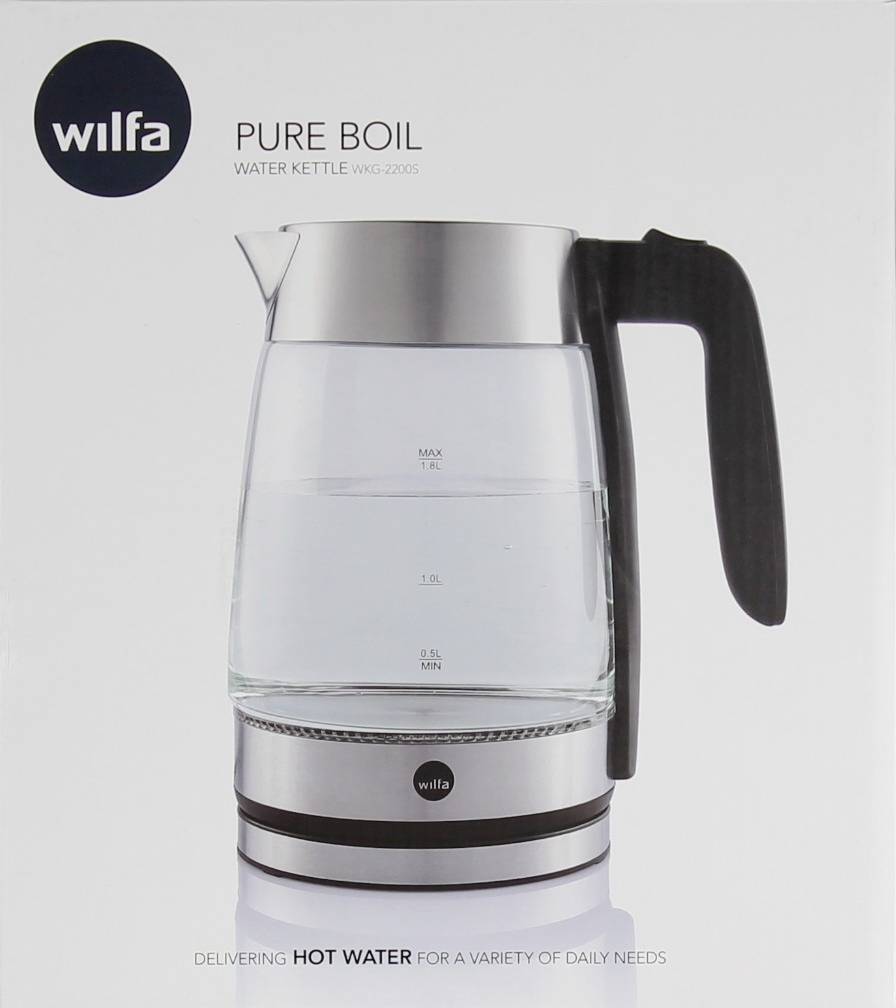 Un bouilloire électrique en verre et métal avec échelle, représentée sur un emballage de produit sous la marque 'Wilfa PURE BOIL'.