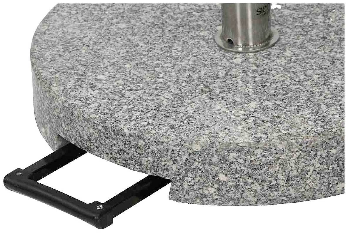 Un support de parasol en granit gris avec une poignée noire, partiellement visible.