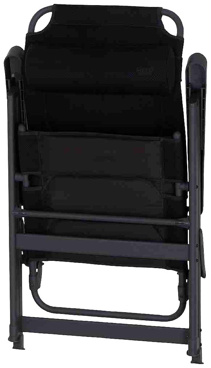 Fauteuil roulant noir pliable avec châssis métallique. Adapté pour un transport facile et un rangement peu encombrant.