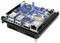 Un ordinateur monocarte avec ports USB et Ethernet sur une carte de circuit imprimé bleue. Adapté à diverses applications techniques.