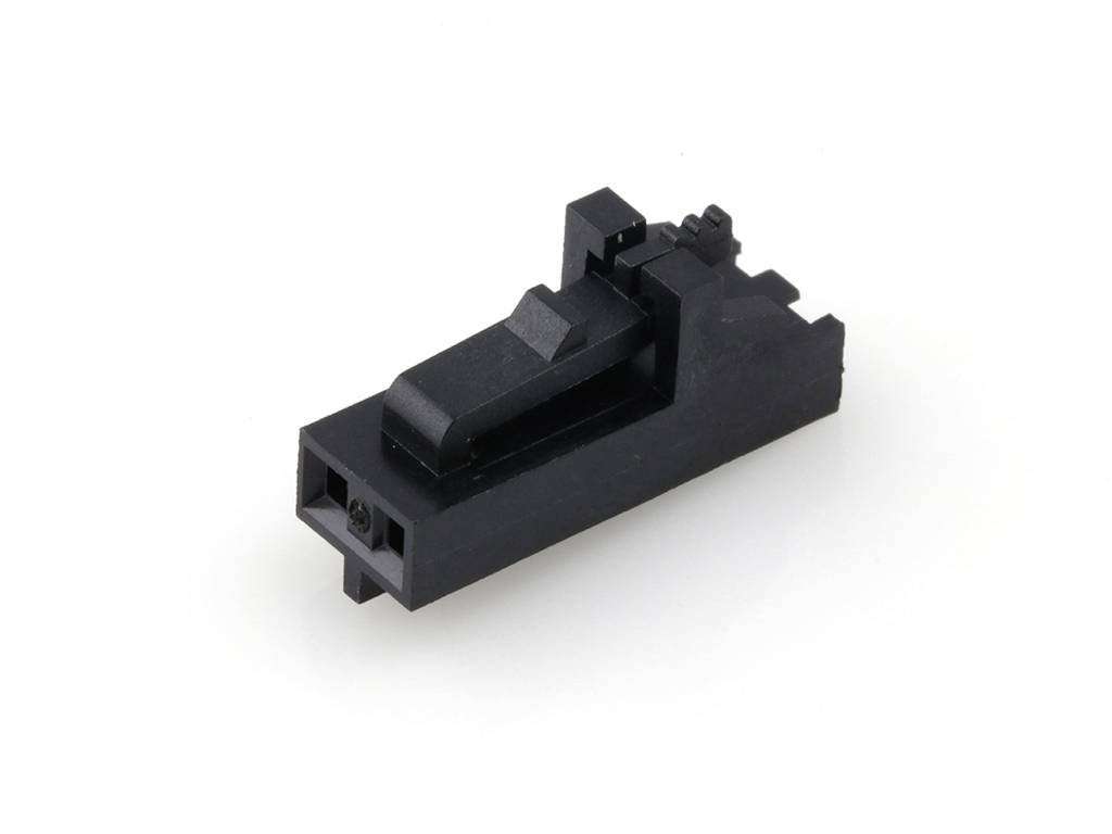 Un bloc rectangulaire noir en plastique avec plusieurs marches et élévations sur le dessus.