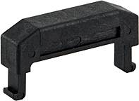 Un capuchon noir en plastique rectangulaire avec deux crochets verticaux aux extrémités, probablement un composant électrique.
