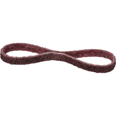 Une coupe transversale d'un tampon abrasif brun à texture fine, utilisé pour le nettoyage ou le polissage.