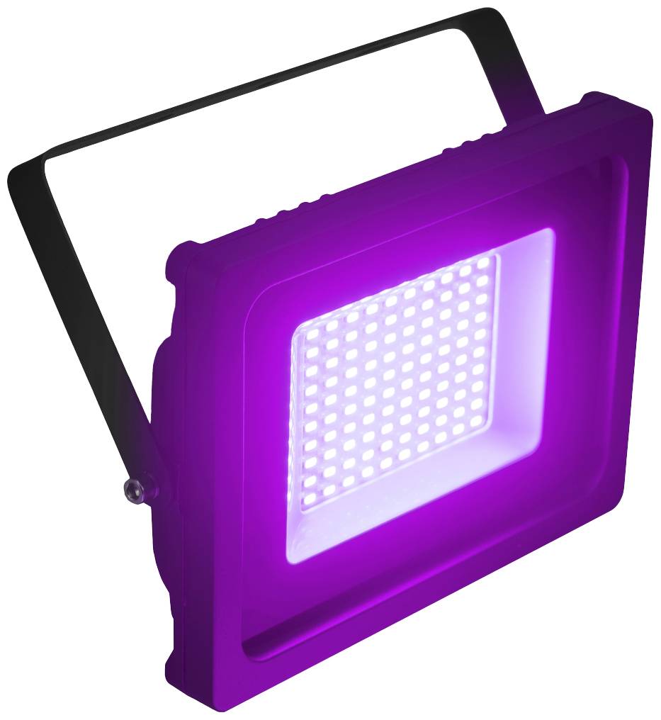 Un projecteur LED violet émet une lumière vive dans des tons de violet avec une structure de cadre rectangulaire et un support réglable.