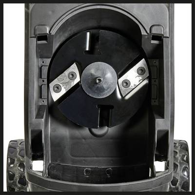 'Dessous d'une tondeuse robot avec un système de lames rotatives visible et des roues robustes utilisées pour couper l'herbe.'