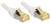 Deux câbles Ethernet avec des connecteurs RJ45 dorés. Ils sont disposés côte à côte, prêts à être connectés à des équipements réseau.