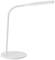 Lampe de bureau blanche à LED avec bras articulé et socle rond, adaptée à un environnement de travail moderne.