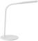 Une lampe de bureau moderne blanche à LED, dotée d'un col flexible et d'une base ronde, adaptée à l'éclairage des espaces de travail.