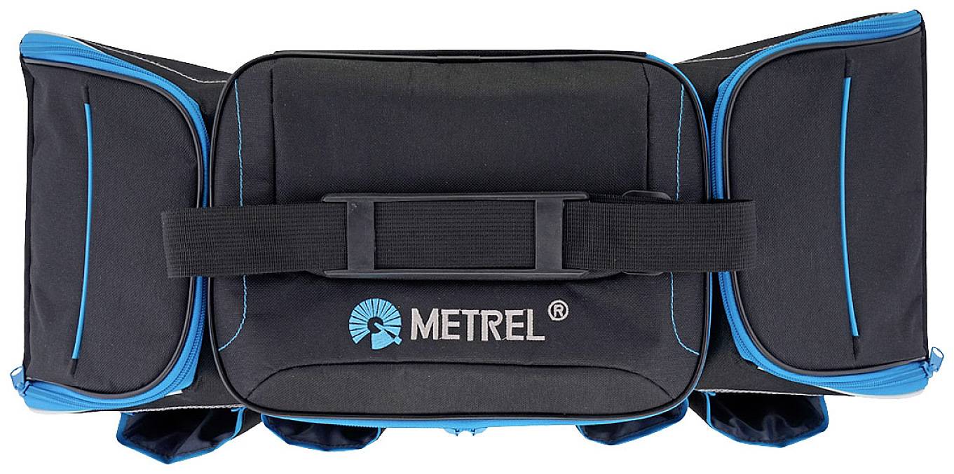 Sac à outils noir avec des accents bleus et le logo 'Metrel' sur la face avant, comprenant plusieurs poches à fermeture éclair.