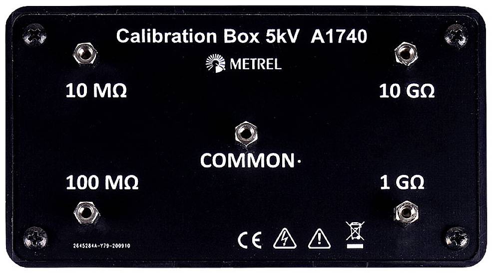 'Boîte de calibrage 5 kV A1740' avec résistances : 10 MΩ, 100 MΩ, 10 GΩ, 1 GΩ, connecteurs 'COMMON' centraux et logo Metrel.