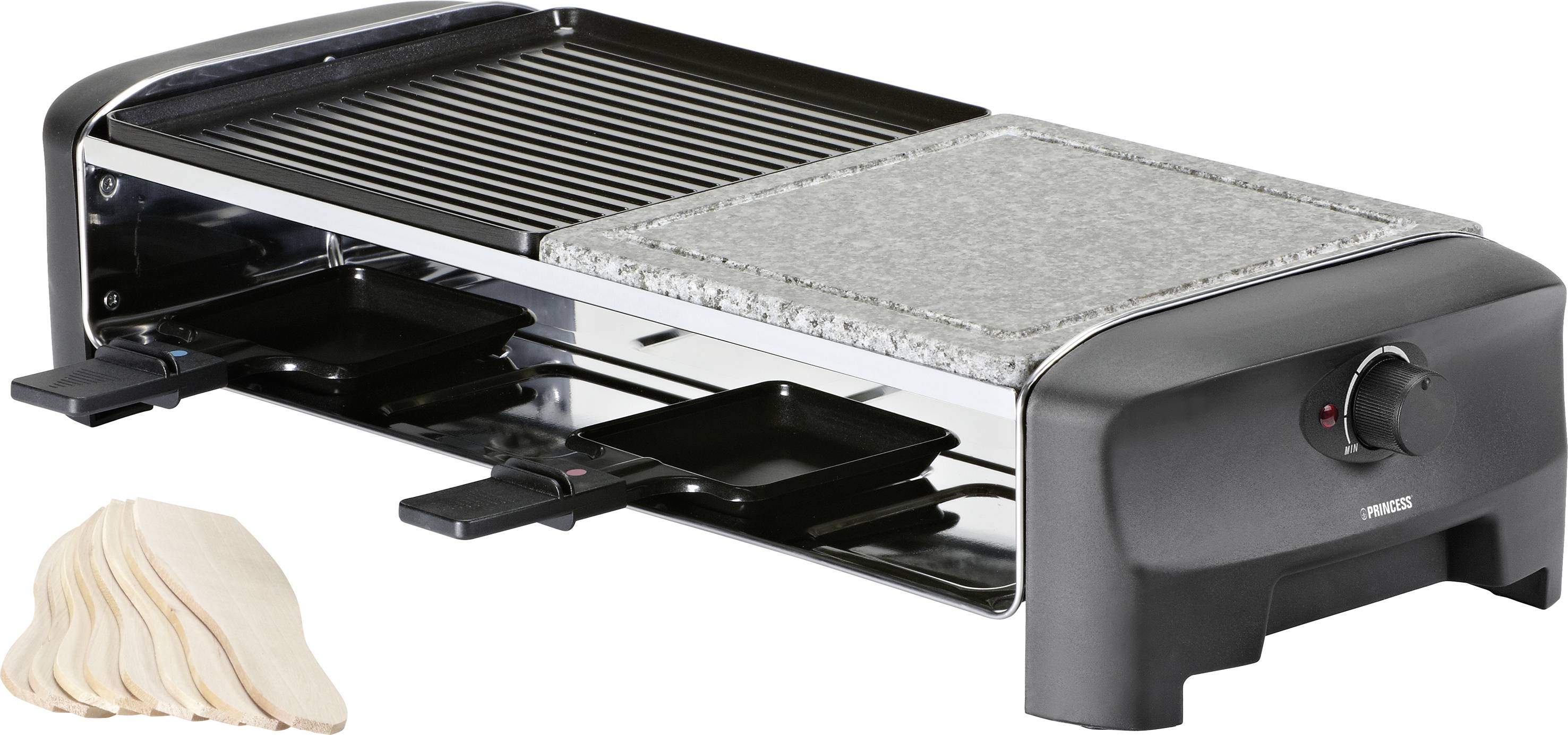 Appareil à raclette avec plaque de grill et pierre chaude, deux petites poêles en dessous. Plusieurs spatules en bois sont incluses.