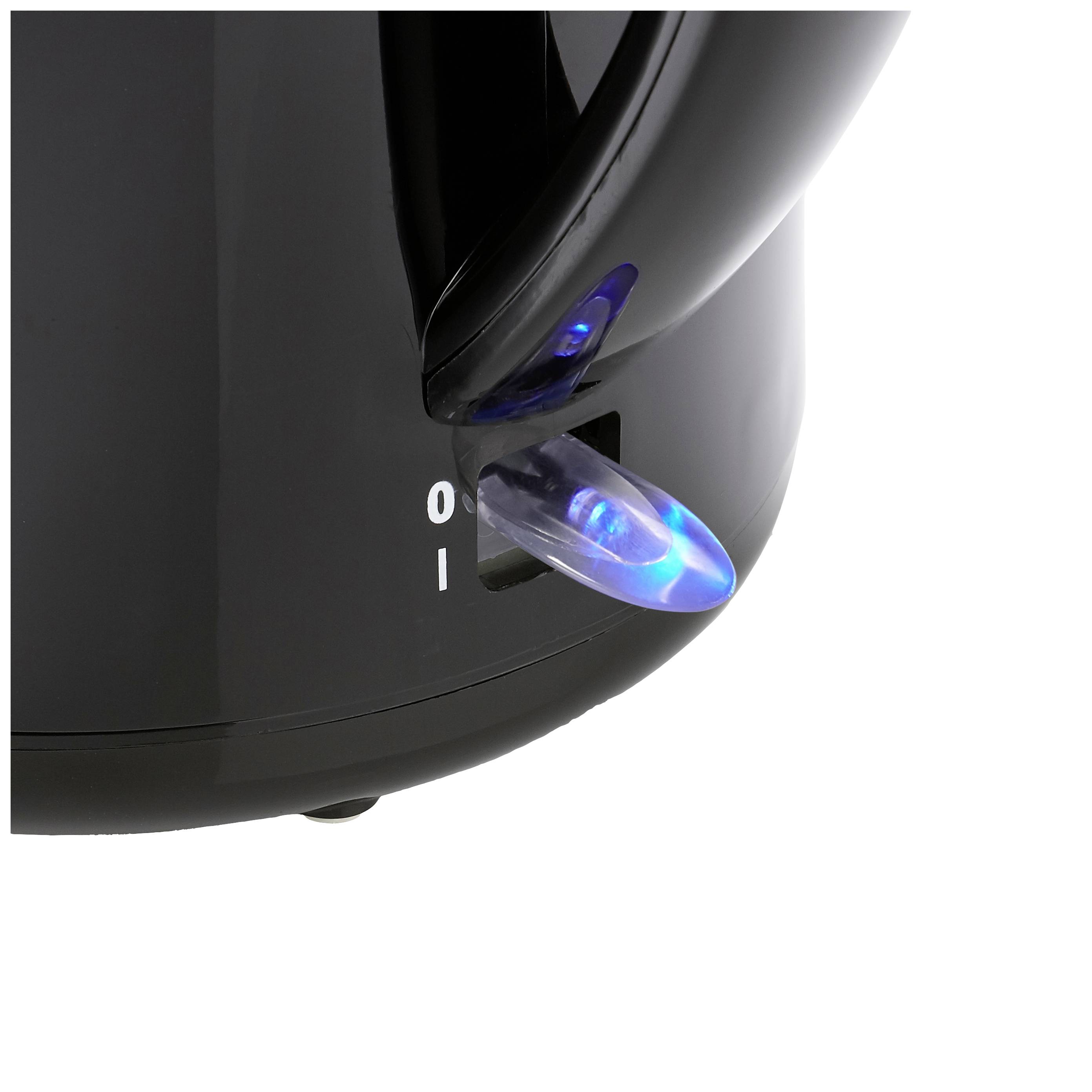 Bouilloire noire avec interrupteur bleu lumineux réglé sur "1".
