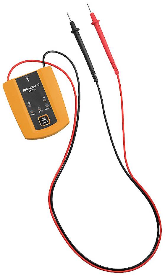 'Appareil orange avec des câbles noirs et rouges pour mesurer la tension et le courant, équipé de voyants lumineux et de pointes de test.'