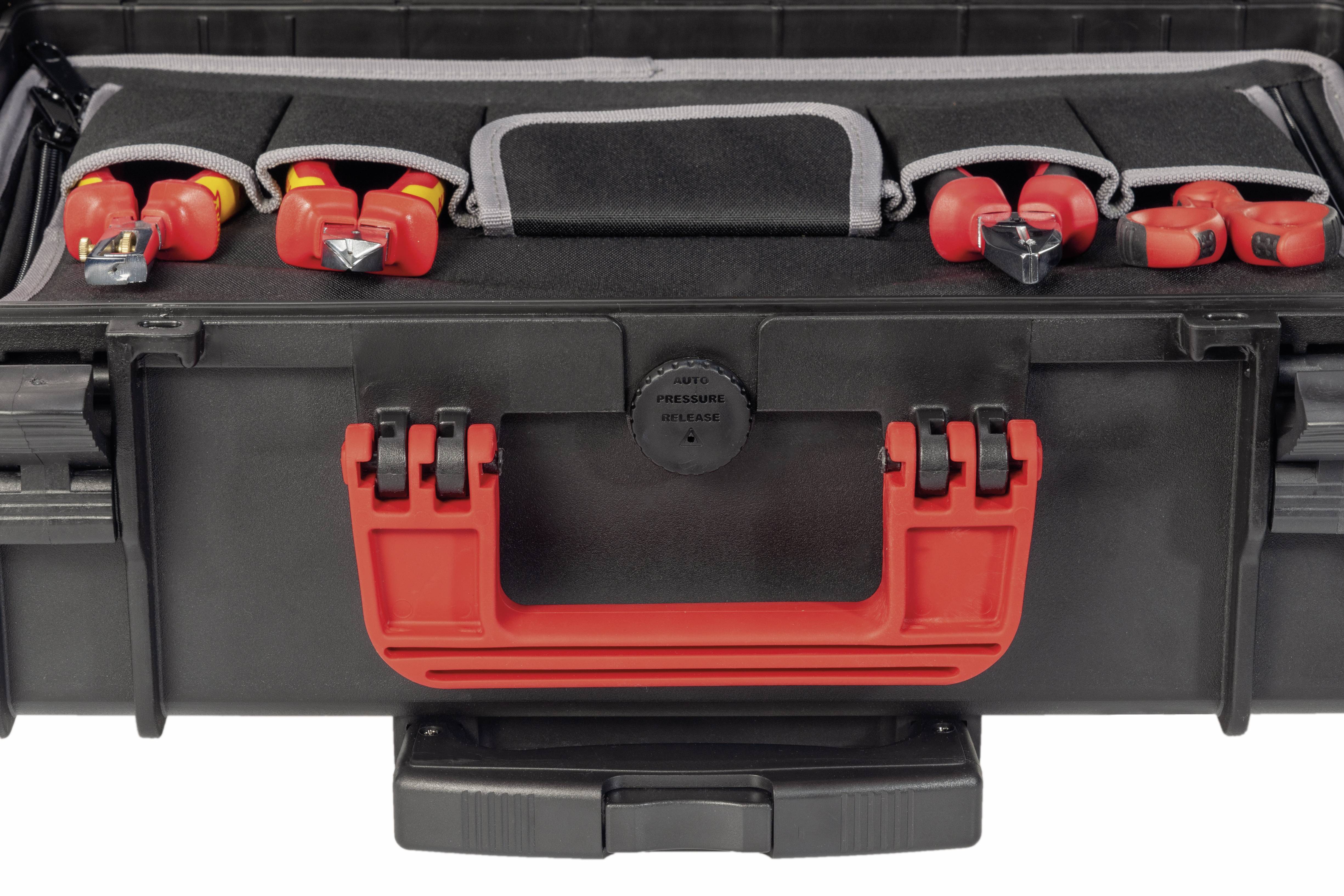 Boîte à outils avec poignée rouge, ouverte, montrant plusieurs tournevis dans des boucles de sécurité. Design noir et rouge.