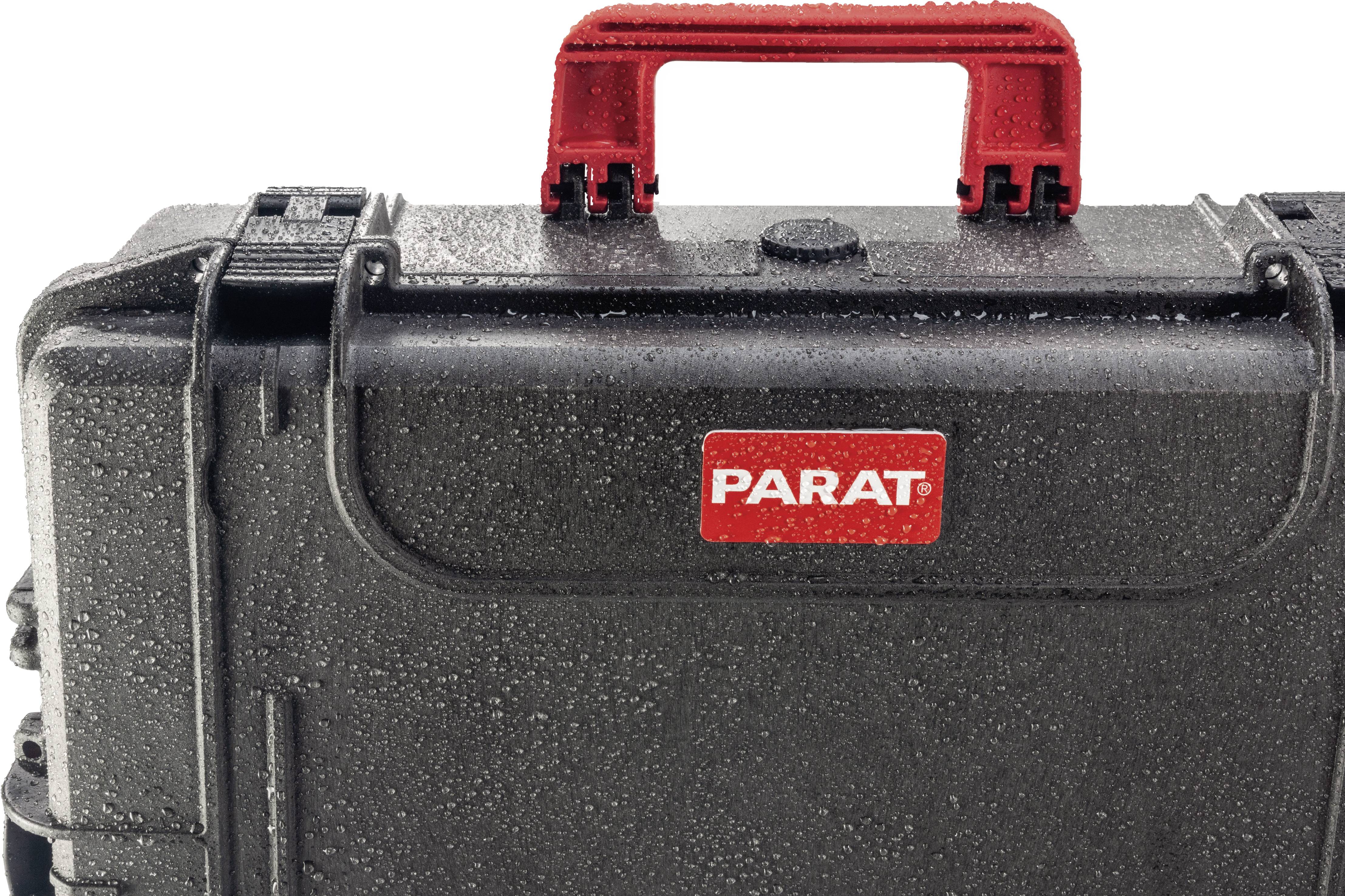 Valise noire, imperméable, avec poignée rouge et logo 'PARAT' rouge, adaptée aux conditions humides pour une utilisation en extérieur ou la protection d'équipements.