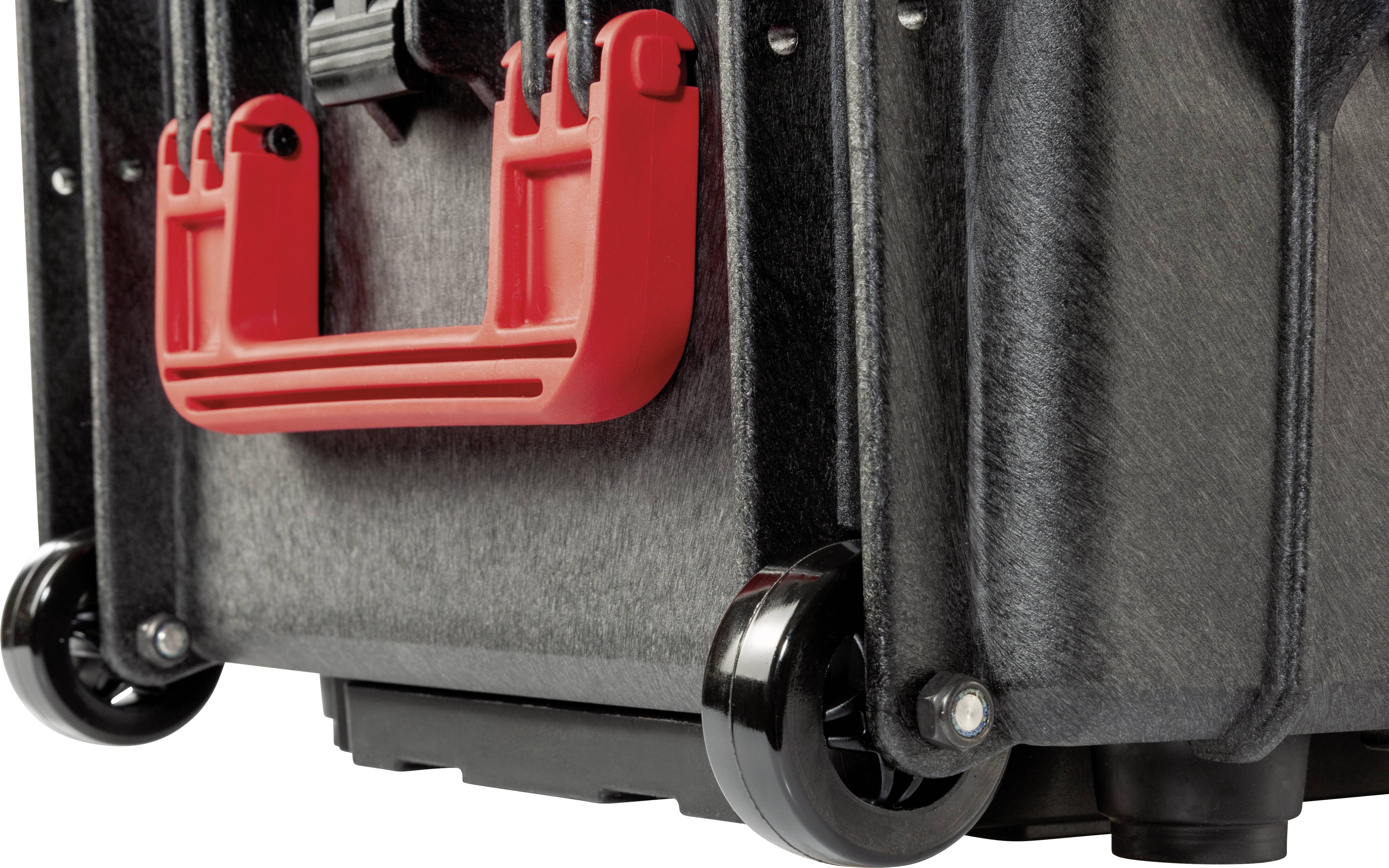 Une valise en plastique noir avec des poignées et des roues rouges. Adaptée pour le transport d'équipements ou d'outils délicats.
