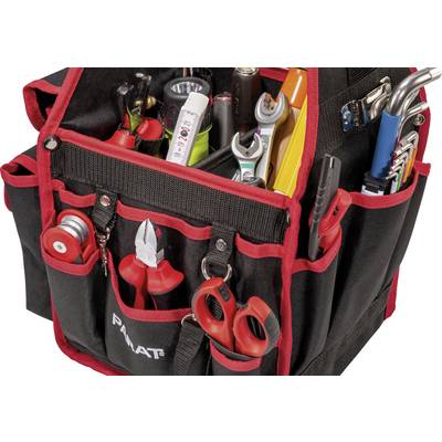 Une mallette à outils noire avec des coutures rouges, remplie de divers outils tels que des pinces, des clés et des tournevis.
